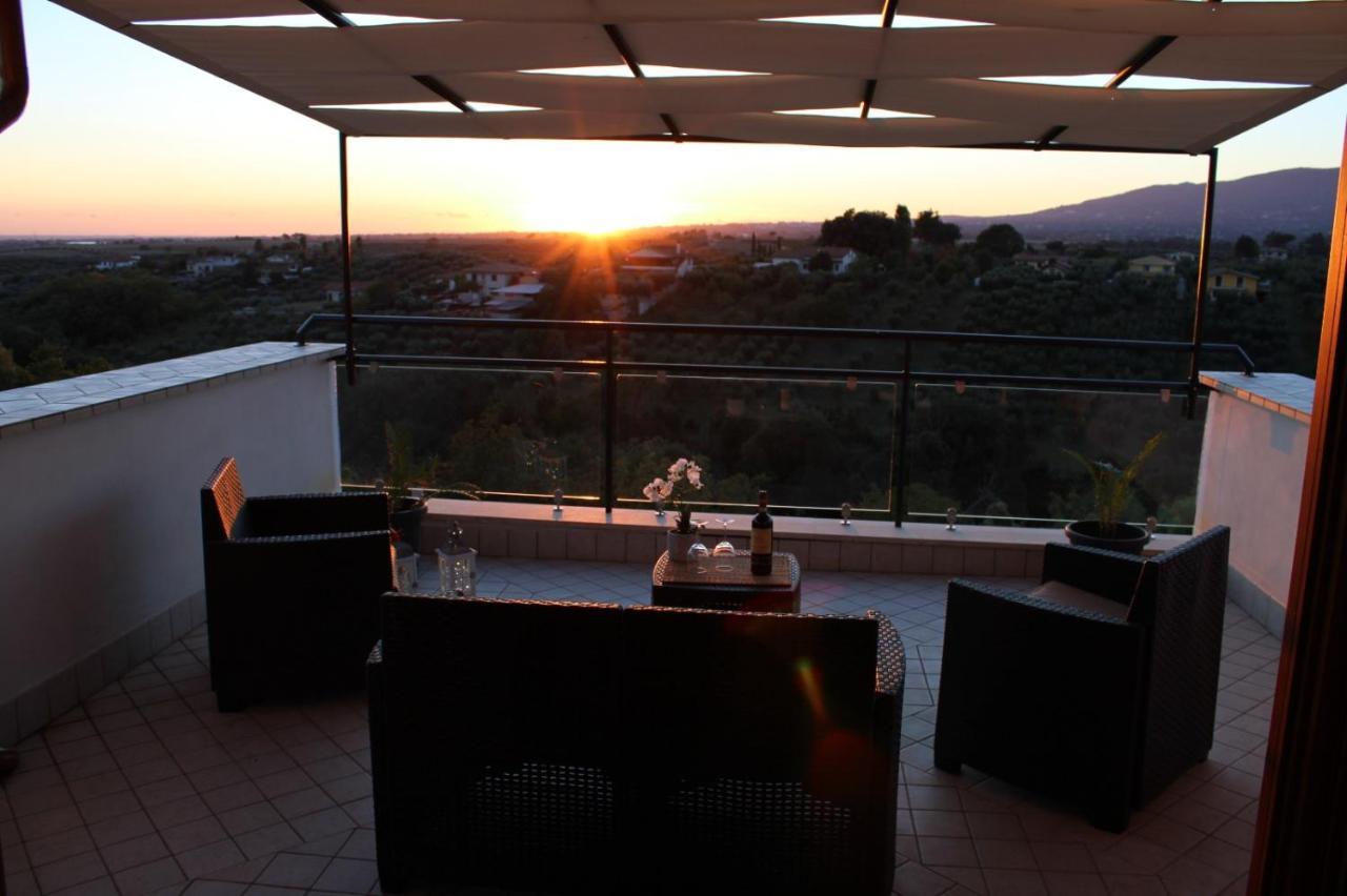 Апартаменты La Terrazza Sul Corso Giulianello Экстерьер фото